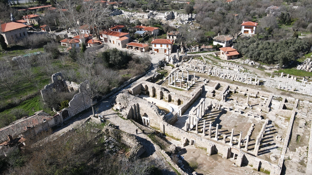 “Gladyatörler kenti”nin restore edilen dükkanlarında unutulmaya yüz tutmuş meslekler yaşatılacak “Gladyatörler kenti”nin restore edilen dükkanlarında unutulmaya yüz tutmuş meslekler yaşatılacak