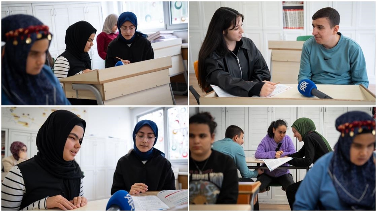 Görme engelli lise öğrencileri, akranlarının sesiyle sınavlara hazırlanıyor