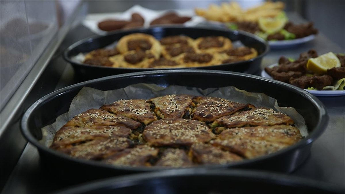 Hatay’da gönüllülerin açtığı lokanta depremzede kadınlara gelir kaynağı oldu