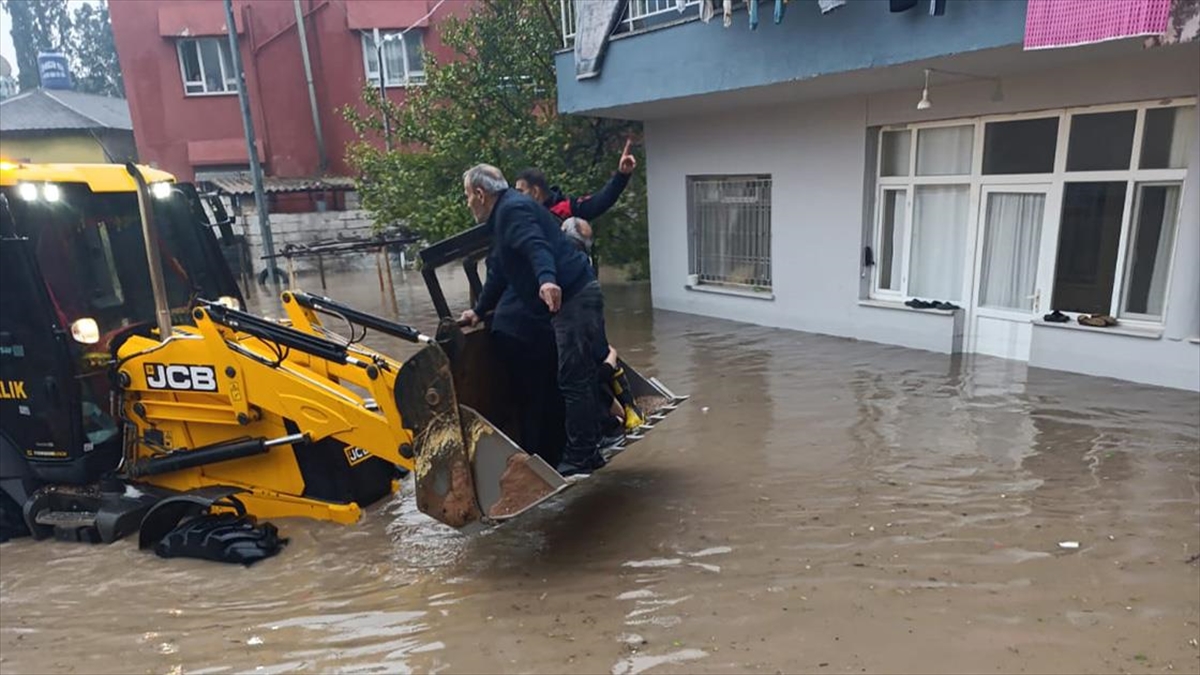 Hatay’da sağanak hayatı olumsuz etkiledi