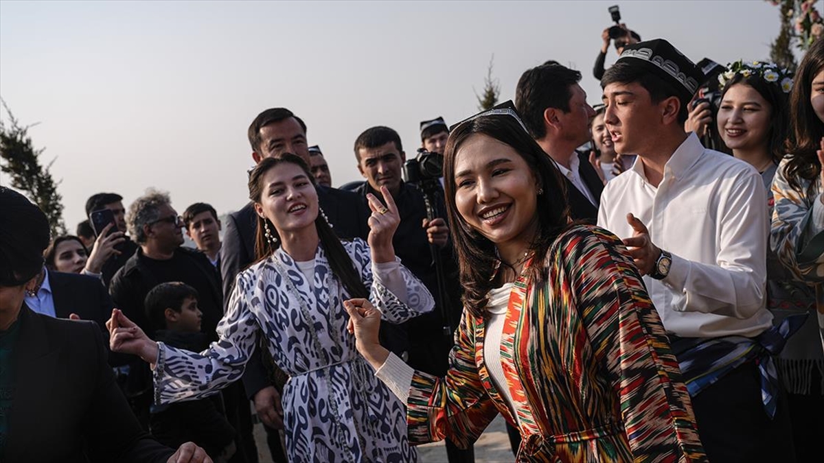 Hataylı depremzedeler, Özbekistan’da Nevruz Bayramı kutlamalarına katıldı Hataylı depremzedeler, Özbekistan’da Nevruz Bayramı kutlamalarına katıldı