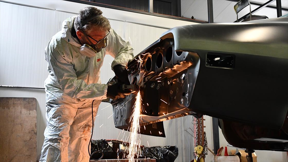 Hurda klasik otomobilleri yenileyen usta yılda 3 sipariş kabul ediyor Hurda klasik otomobilleri yenileyen usta yılda 3 sipariş kabul ediyor