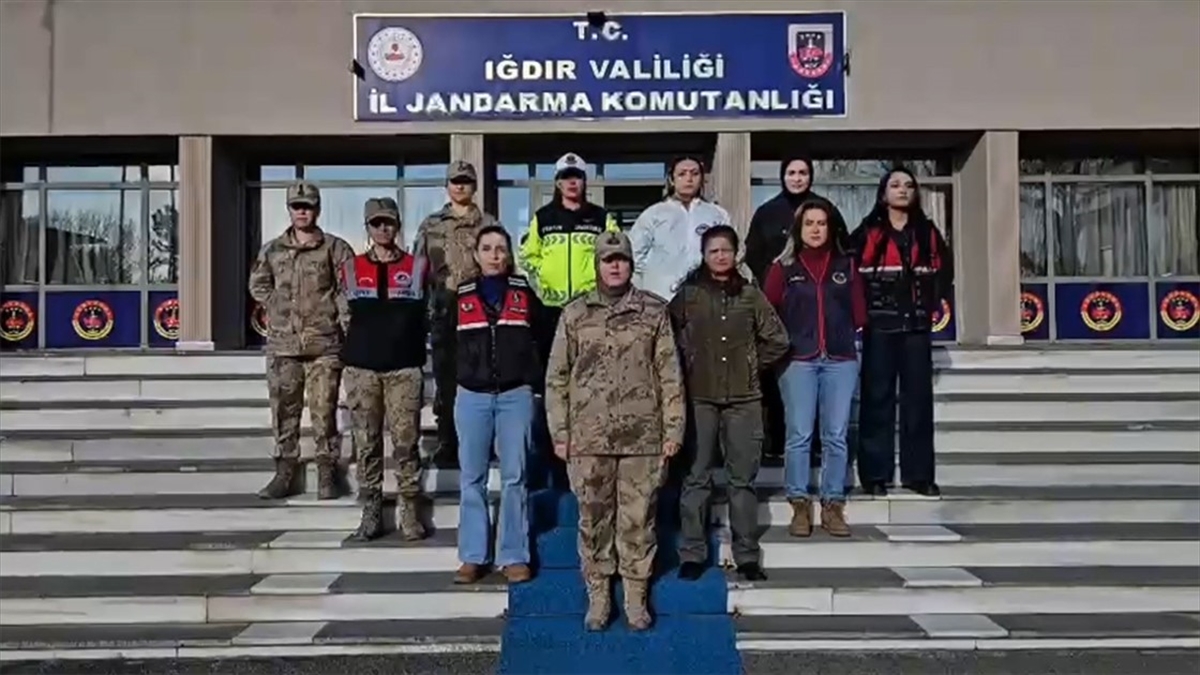 Iğdır’da görev yapan kadın jandarmalar, 8 Mart’ı işlerinin başında kutladı