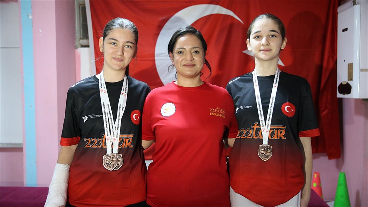 İşitme engelli kardeşlerin hedefi tekvandoda milli formayı giymek İşitme engelli kardeşlerin hedefi tekvandoda milli formayı giymek