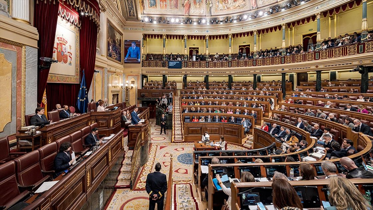 İspanya Meclisi, küresel enerji ve ekonomik krize karşı alınan önlemlere onay verdi