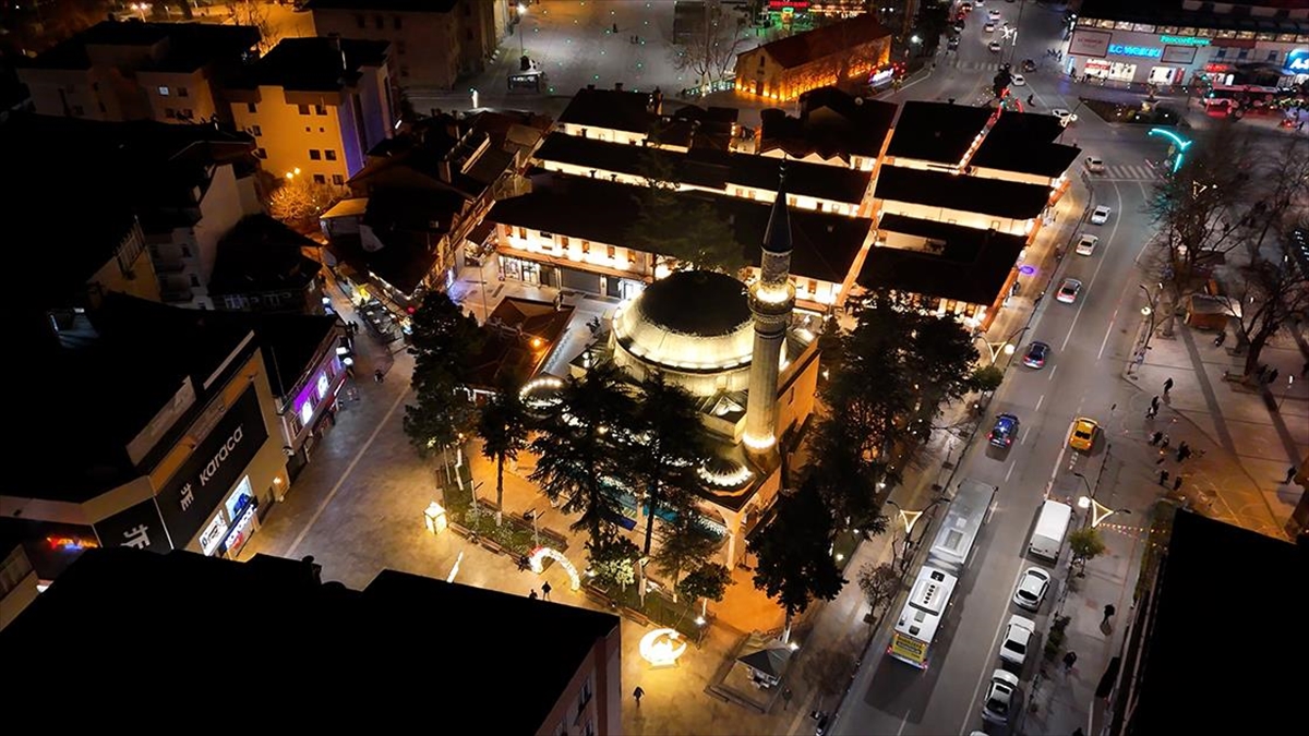 Isparta’daki yaklaşık 5 asırlık Firdevs Bey Camisi yıllara meydan okuyor Isparta’daki yaklaşık 5 asırlık Firdevs Bey Camisi yıllara meydan okuyor