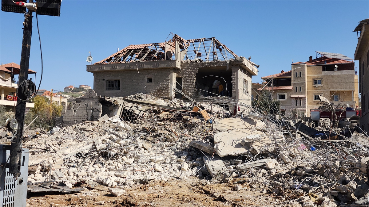 İsrail güçleri Lübnan’ın güneyinde karadan işgali genişletmeye başladı İsrail güçleri Lübnan’ın güneyinde karadan işgali genişletmeye başladı