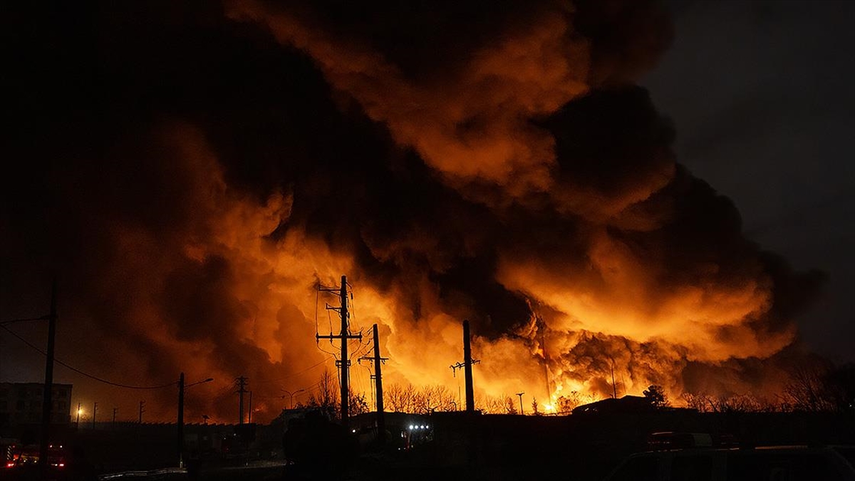 İsrail ordusu: Tahran genelinde silah üretim tesisleri ve balistik füze rampası depolarını hedef aldık İsrail ordusu: Tahran genelinde silah üretim tesisleri ve balistik füze rampası depolarını hedef aldık