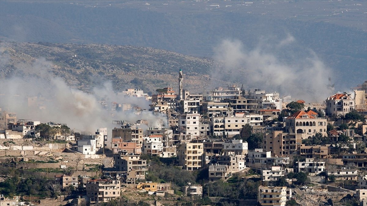 İsrail’in Lübnan’ın güneyine düzenlediği saldırılarda 2 kişi hayatını kaybetti İsrail’in Lübnan’ın güneyine düzenlediği saldırılarda 2 kişi hayatını kaybetti