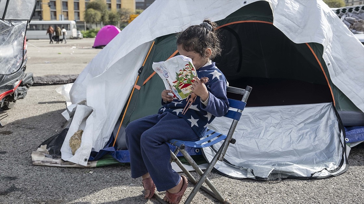 İsrail’in yerinden ettiği bir milyon Lübnanlı içinde en büyük imtihanı ev ve okulsuz kalan çocuklar veriyor