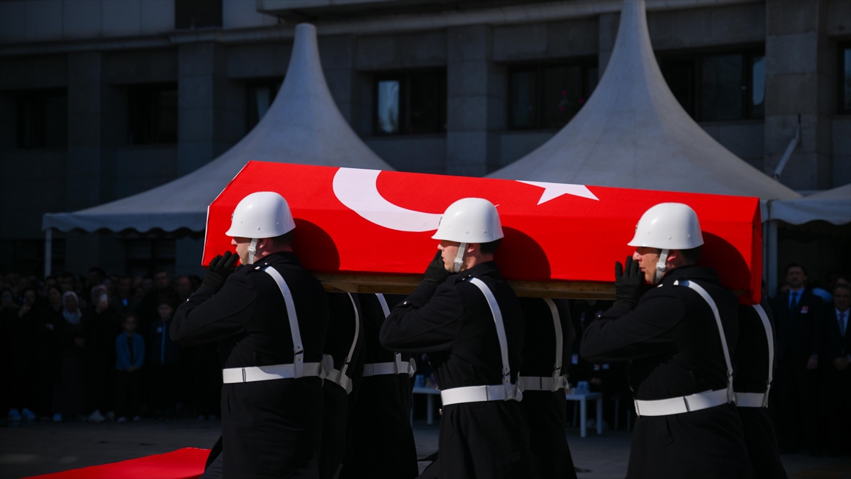 İstanbul’da trafik kazasında şehit olan polis Mustafa Aydın için tören düzenlendi İstanbul’da trafik kazasında şehit olan polis Mustafa Aydın için tören düzenlendi