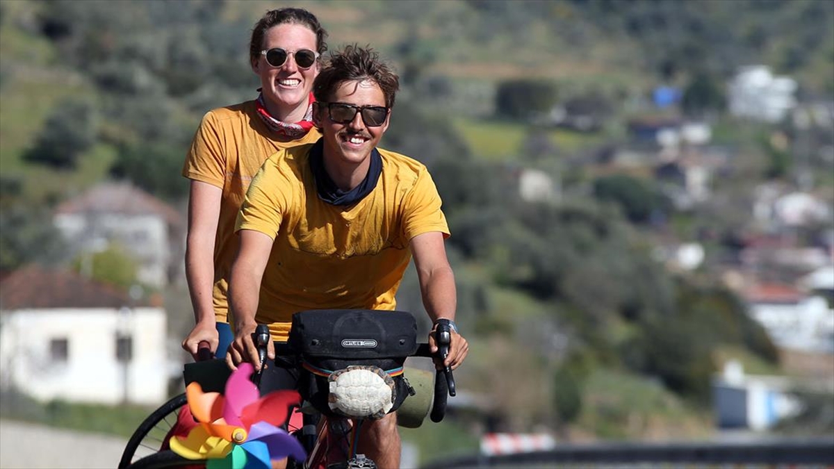 İsviçre’den bisikletle tura çıkan gençler Türk misafirperverliğine hayran kaldı