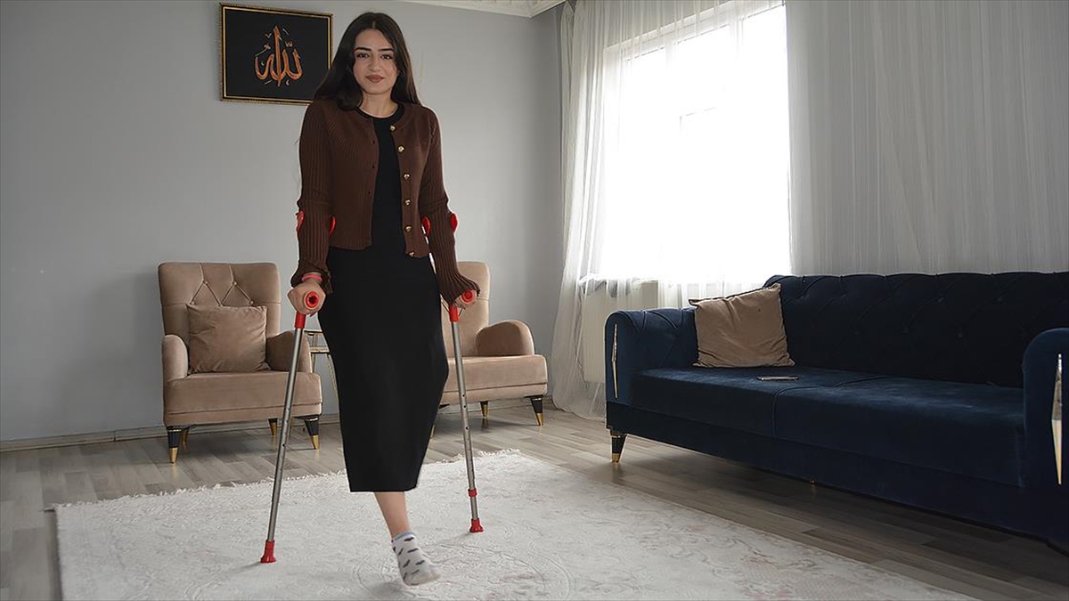 Kanserden bir bacağı kesilen üniversite öğrencisinin hayali protez bacakla tekrar yürümek