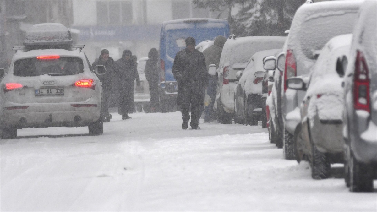 Kars’ta ilkbaharda kar etkisini sürdürüyor Kars’ta ilkbaharda kar etkisini sürdürüyor