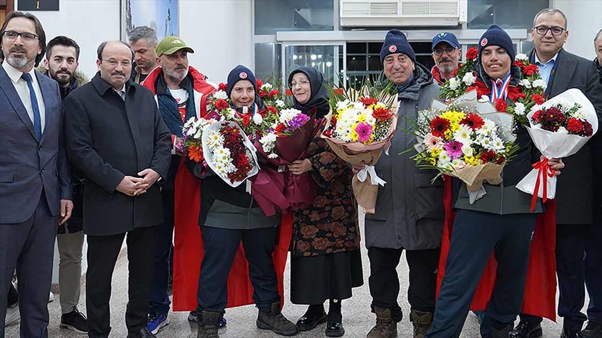 Kayağın “özel ikizleri” Fransa’dan 6 madalyayla memleketlerine döndü