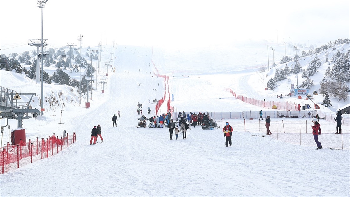 Kayak merkezlerinde en fazla kar kalınlığı 282 santimetreyle Ergan’da ölçüldü