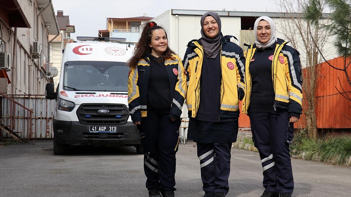 Kocaeli’de kadın ambulans sürücüleri, hastalar için zamanla yarışıyor