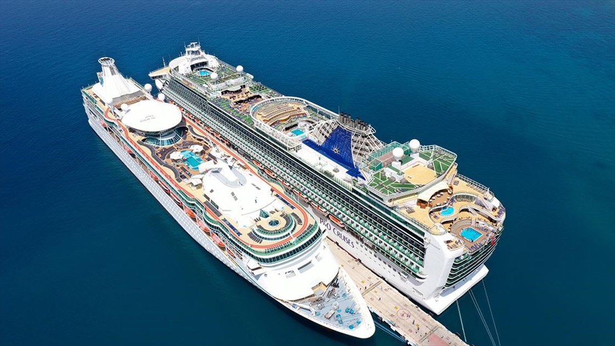 Körfez’de artan askeri gerilim kruvaziyer turizmi ve ulaşım sektörünü olumsuz etkiledi Körfez’de artan askeri gerilim kruvaziyer turizmi ve ulaşım sektörünü olumsuz etkiledi