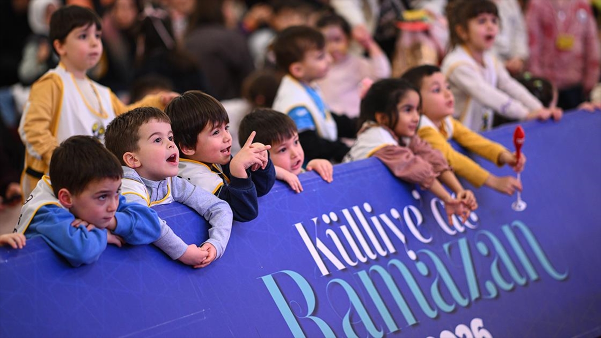 “Külliye’de Ramazan” etkinlikleri kapsamında “Akıllı Tavşan Momo Müzikali” sahnelendi