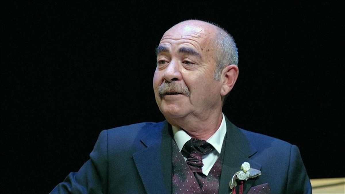 Leyla ile Mecnun’un “Aksakallı Dede”si: Köksal Engür