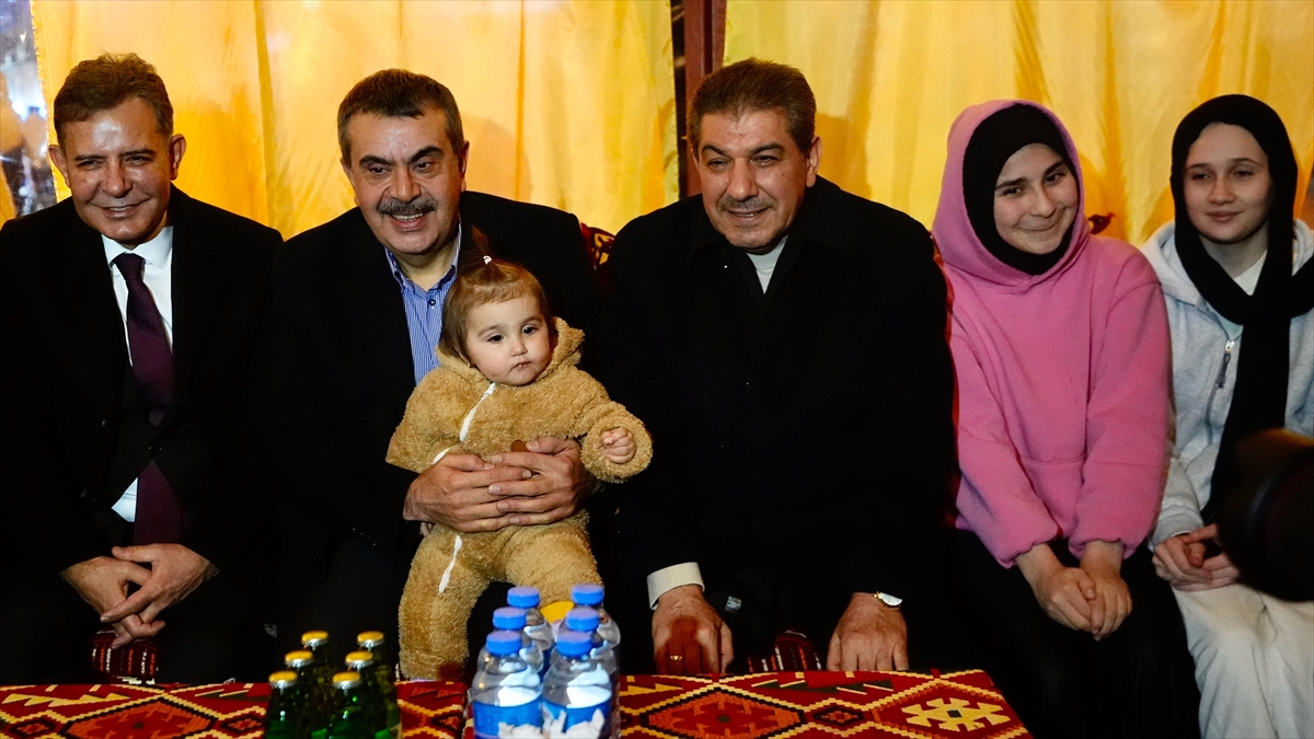 Milli Eğitim Bakanı Tekin, Esenler’de ramazan etkinlik alanını ziyaret etti