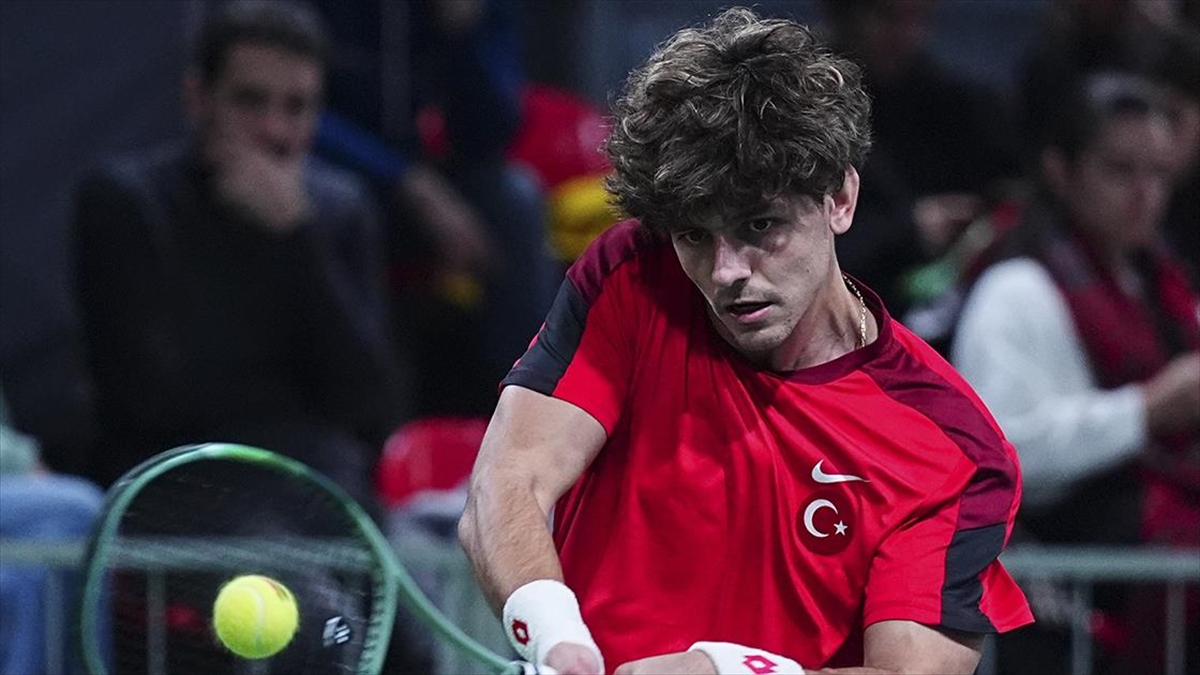 Milli tenisçi Yankı Erel’in BAE’de oynadığı maç güvenlik alarmı nedeniyle yarıda kaldı Milli tenisçi Yankı Erel’in BAE’de oynadığı maç güvenlik alarmı nedeniyle yarıda kaldı