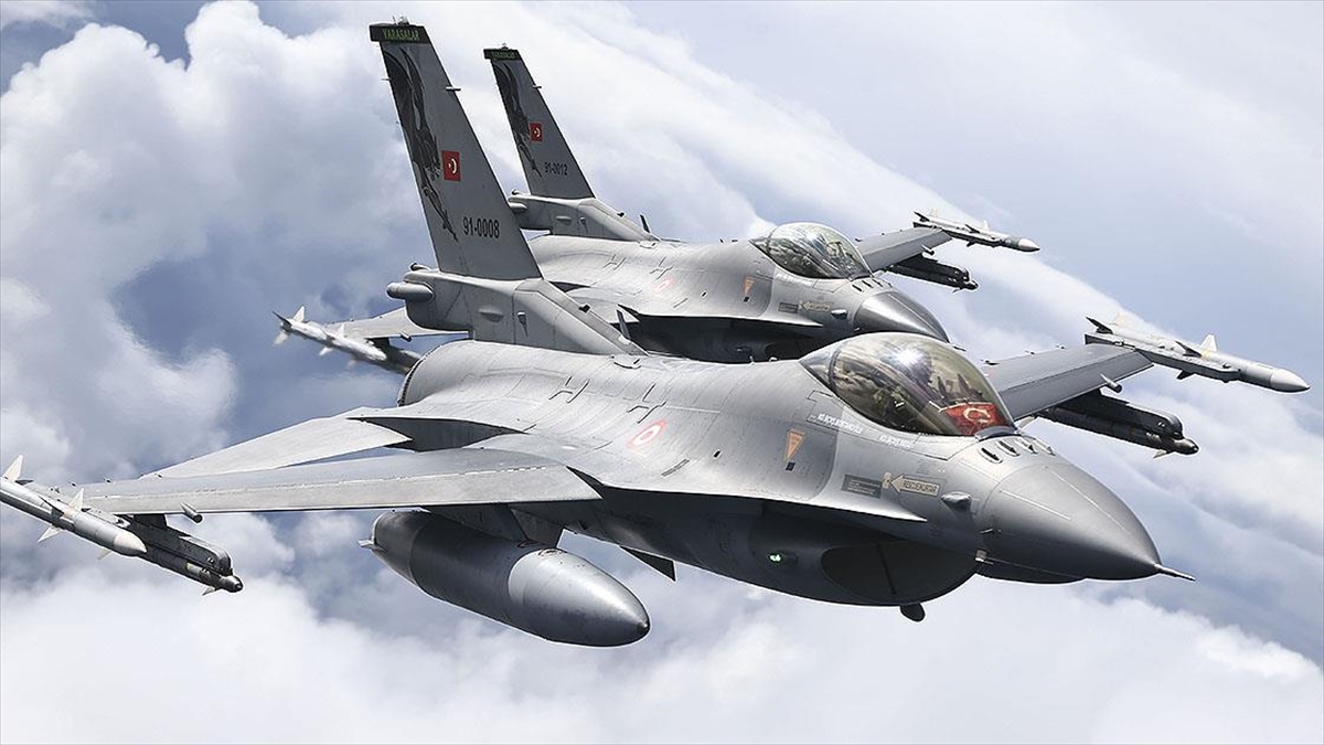 MSB: 6 F-16 savaş uçağı ve hava savunma sistemleri KKTC’ye konuşlandırıldı MSB: 6 F-16 savaş uçağı ve hava savunma sistemleri KKTC’ye konuşlandırıldı