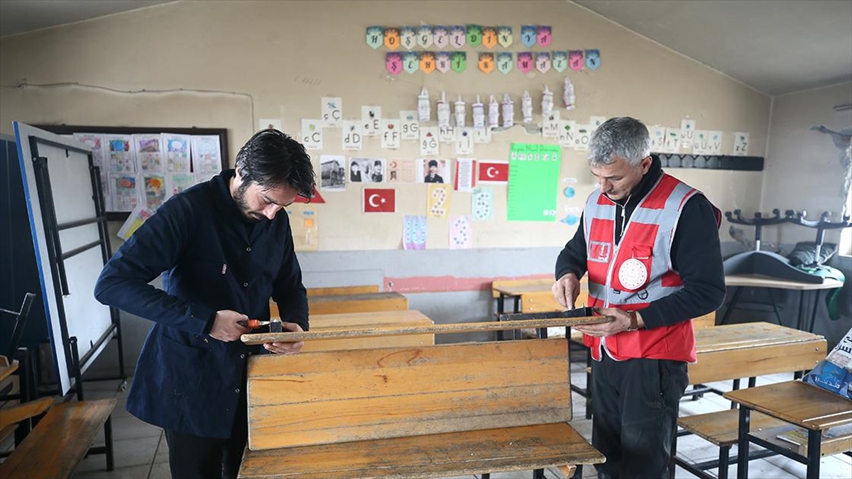 Muş’ta mobil onarım ekibi, 210 köy okulunun tadilatını yaptı Muş’ta mobil onarım ekibi, 210 köy okulunun tadilatını yaptı