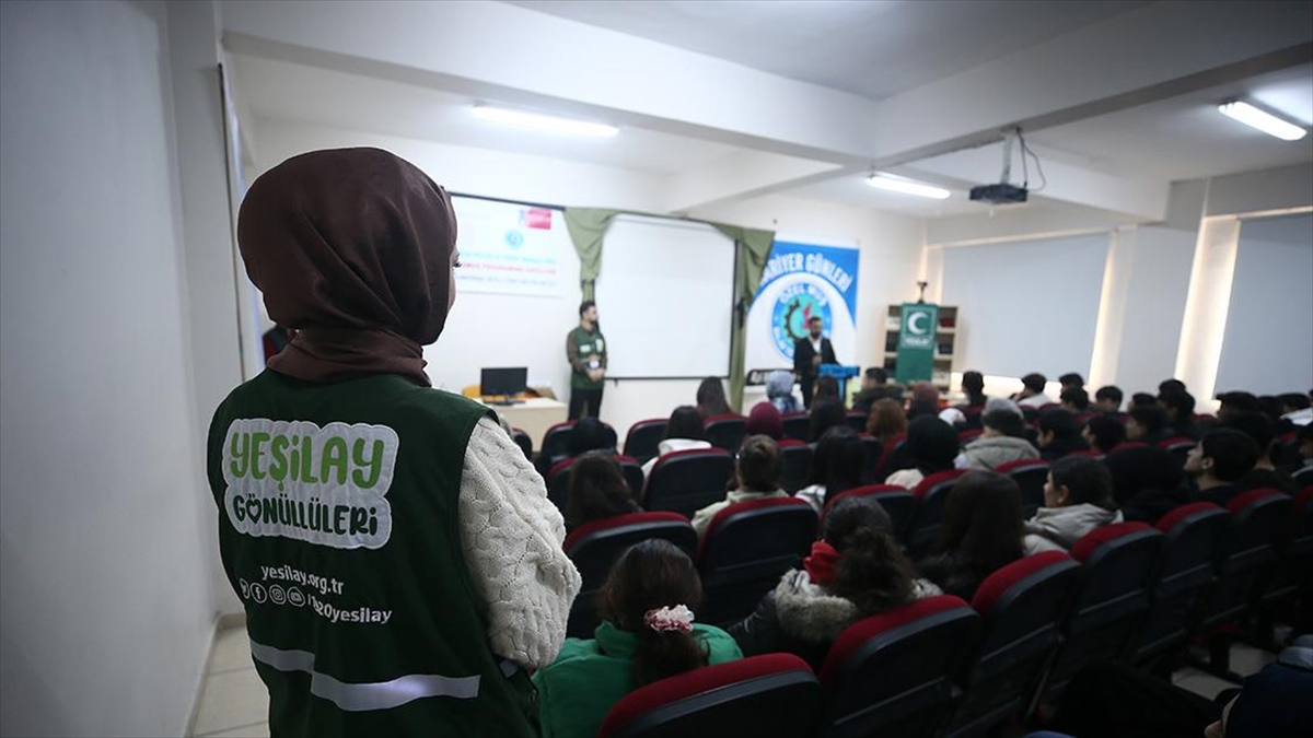 Muş’ta Yeşilay Haftası’nda yaklaşık 12 bin kişi bağımlılığa karşı bilinçlendirildi