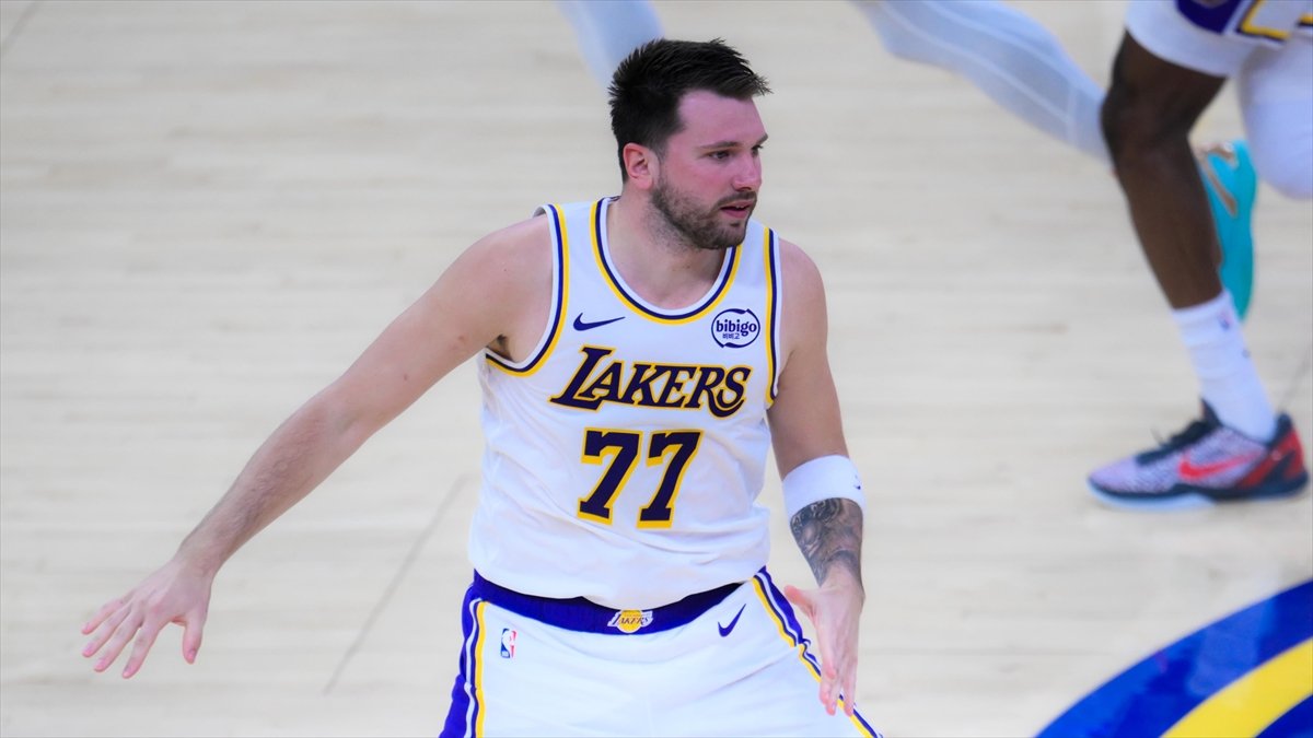 NBA’de Lakers, Rockets’ı yenerek art arda 6. galibiyetine ulaştı