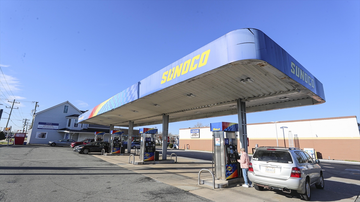 Orta Doğu’daki gerilimin gölgesinde ABD’de benzin fiyatlarındaki yükseliş sürüyor