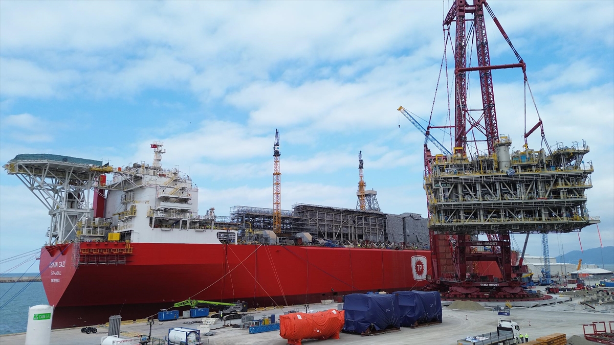 Osman Gazi Yüzer Üretim Platformu’nda gaz akışının sürekliliğini sağlayacak kritik aşama tamamlandı