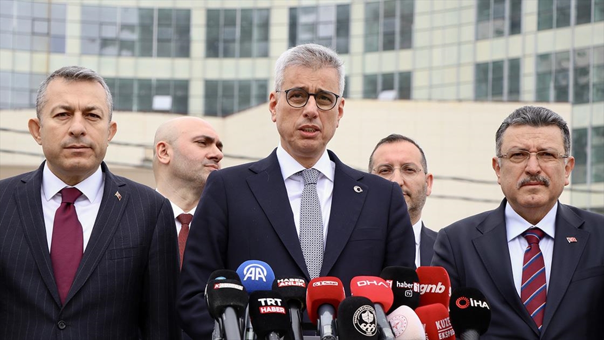 Sağlık Bakanı Memişoğlu, Trabzon Şehir Hastanesi inşaatında incelemelerde bulundu