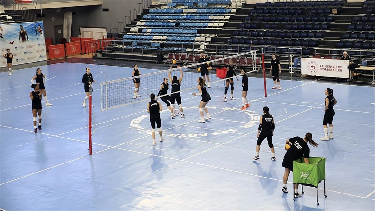 Sakarya Voleybol, Sultanlar Ligi’nin kapısını “araladı”