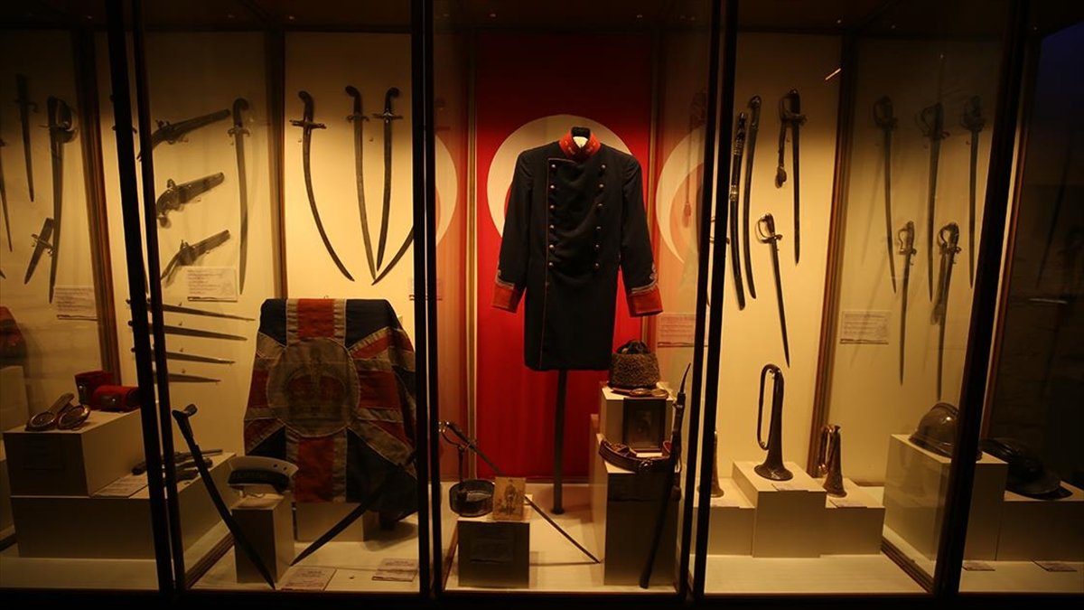 Şehit subayın 111 yıllık emanetleri Çanakkale Deniz Müzesi’nde sergileniyor