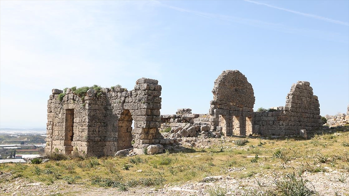 Sillyon, yaklaşık 7 bin yıllık kesintisiz yerleşime ışık tutuyor