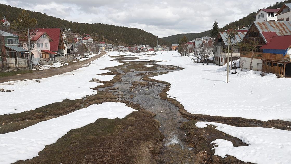 Sivas’taki Eğriçimen Yaylası baharın gelişiyle bir başka güzelliğe büründü