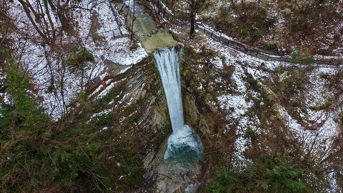 Sorkun Şelaleleri Tabiat Anıtı kar yağışıyla ayrı güzelliğe büründü Sorkun Şelaleleri Tabiat Anıtı kar yağışıyla ayrı güzelliğe büründü