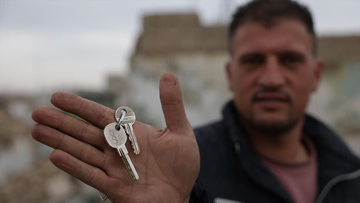 Suriyeli Abdülbari için 15 yıldır sakladığı evinin anahtarı “umudun başlangıcını” simgeliyor
