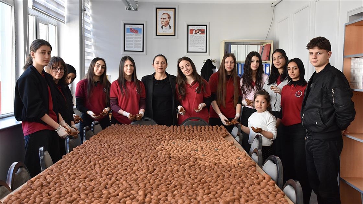Trabzonlu lise öğrencilerinin hazırladığı tohum topları doğaya nefes olacak