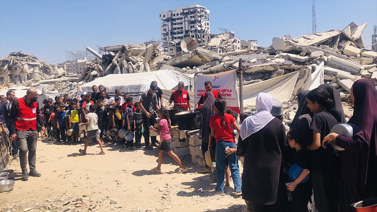 Türk Kızılay, Gazze ve Suriye’de sıcak yemek desteğini ramazanda da sürdürüyor