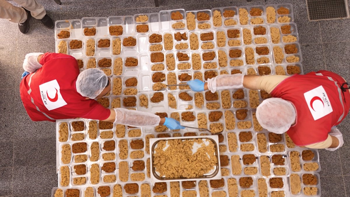 Türk Kızılay yıl sonuna kadar 22 aşevi daha açmayı planlıyor Türk Kızılay yıl sonuna kadar 22 aşevi daha açmayı planlıyor