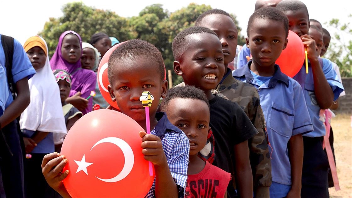 Türkiye Diyanet Vakfı, Sierra Leone’de yetimlere umut oldu Türkiye Diyanet Vakfı, Sierra Leone’de yetimlere umut oldu