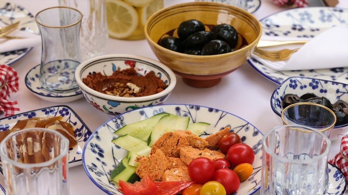 Uzmanlardan ramazan sonrası “öğün düzenine kademeli dönüş” önerisi
