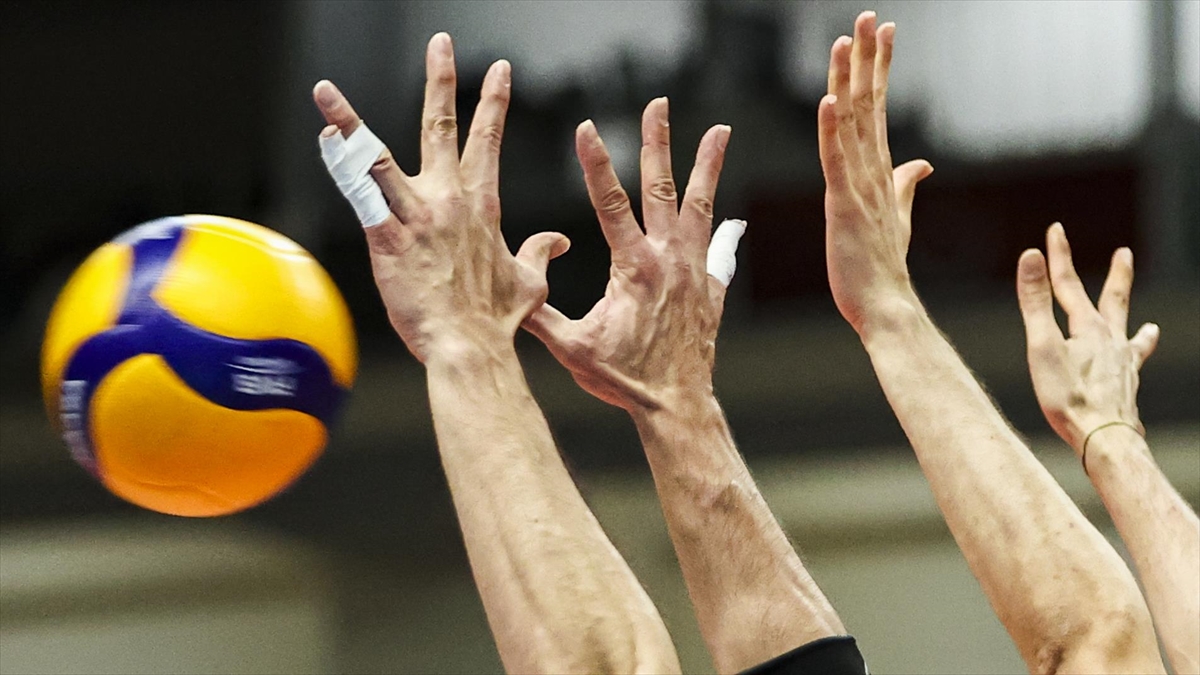 Voleybol Efeler Ligi’nde “normal sezon” sona eriyor
