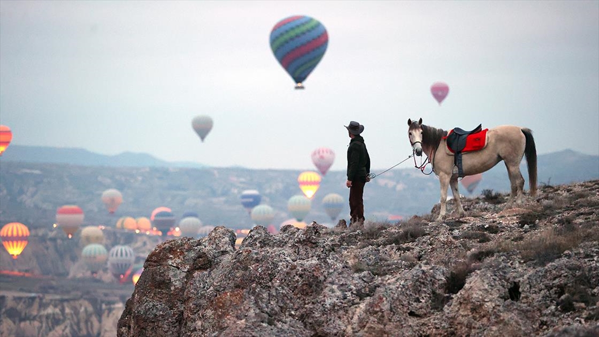 “Yamaçların Atlısı” Kapadokya’yı at sırtında keşfediyor