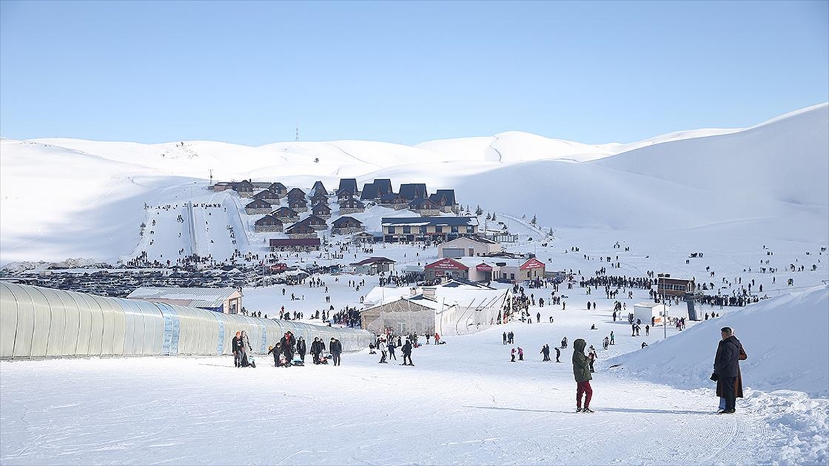 Yedikuyular Kayak Merkezi’nde ziyaretçi sayısı 500 bini aştı