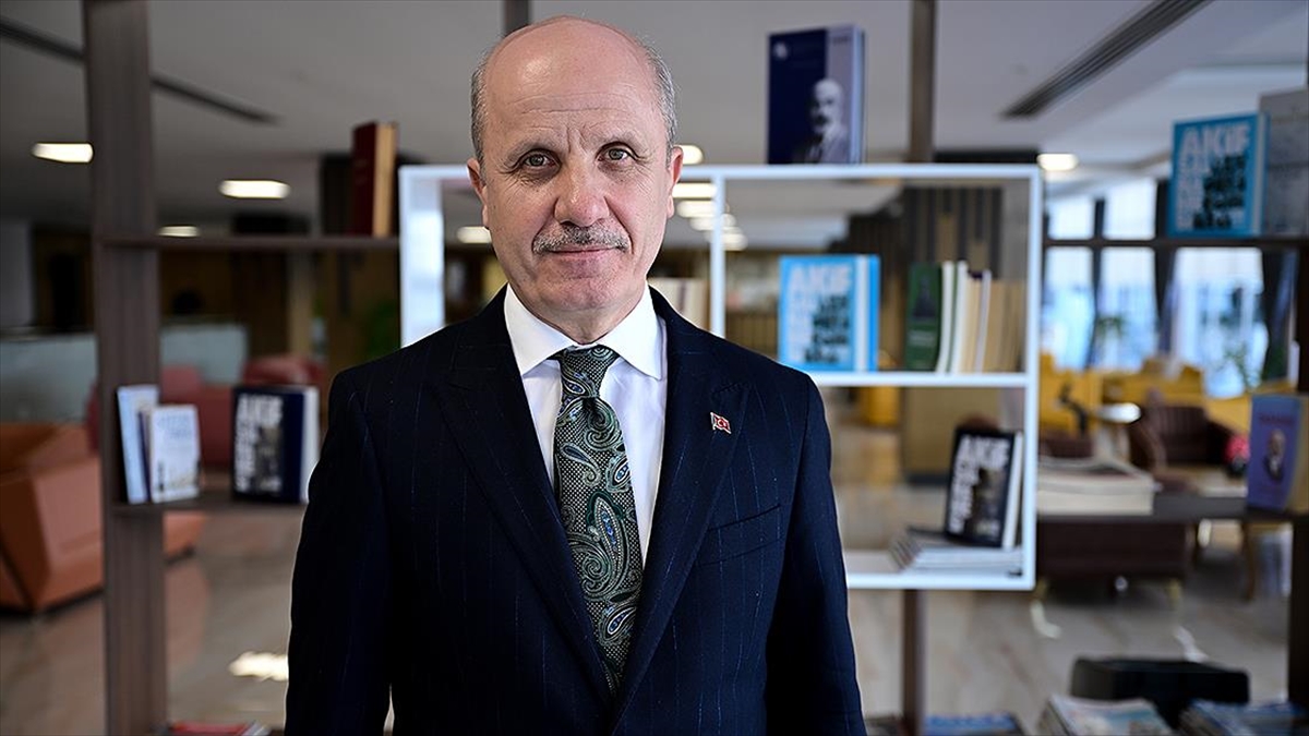 YÖK Başkanı Özvar, üniversitenin 3 yılda bitirilebilmesine ilişkin uygulamayı değerlendirdi YÖK Başkanı Özvar, üniversitenin 3 yılda bitirilebilmesine ilişkin uygulamayı değerlendirdi