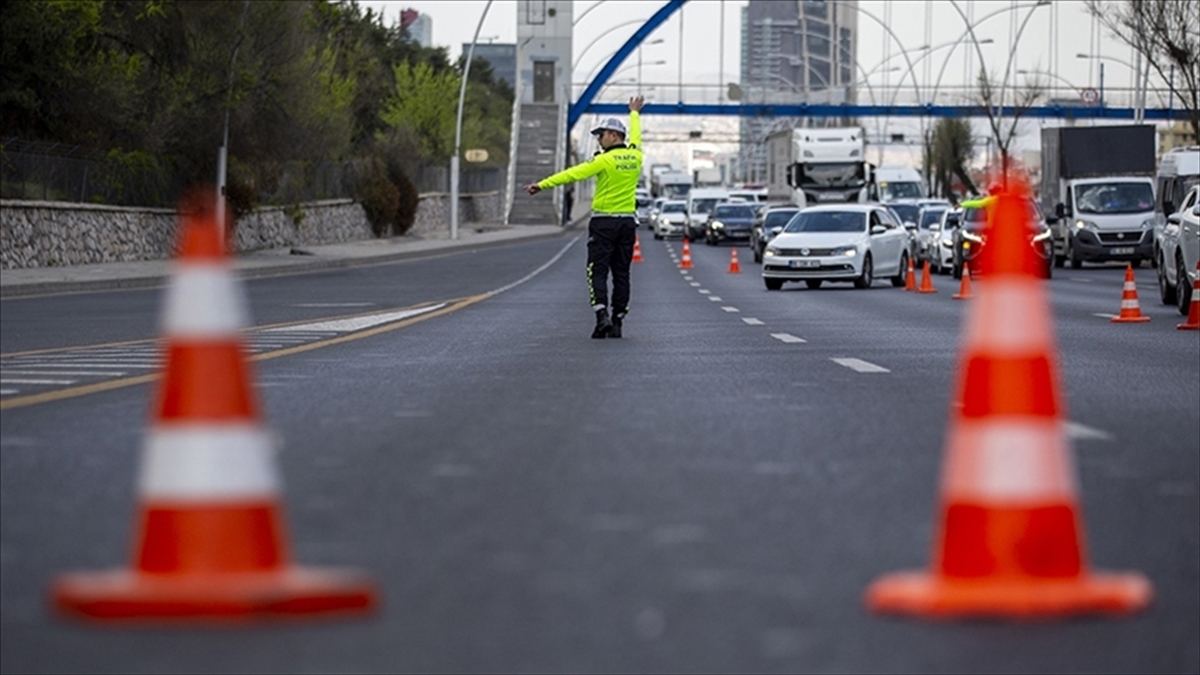 Ankara’da yarın bazı yollar trafiğe kapatılacak Ankara’da yarın bazı yollar trafiğe kapatılacak