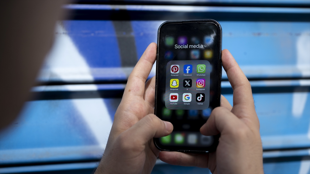 Avrupa’da çocukların korunmasına yönelik sosyal medya kısıtlamaları yaygınlaşıyor Avrupa’da çocukların korunmasına yönelik sosyal medya kısıtlamaları yaygınlaşıyor